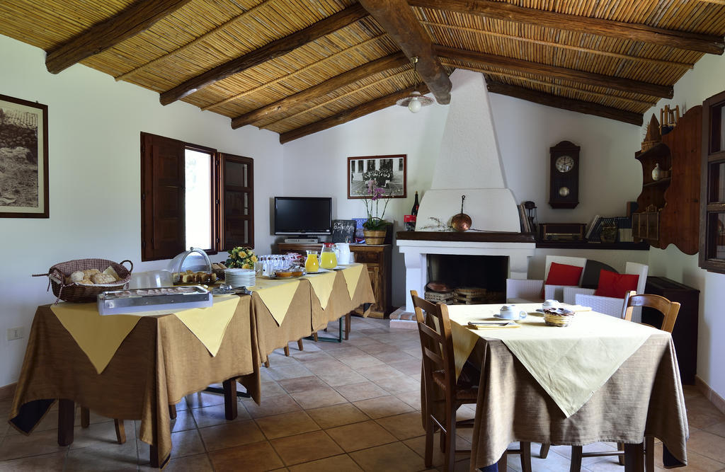 Agriturismo Guthiddai أوليينا المظهر الخارجي الصورة